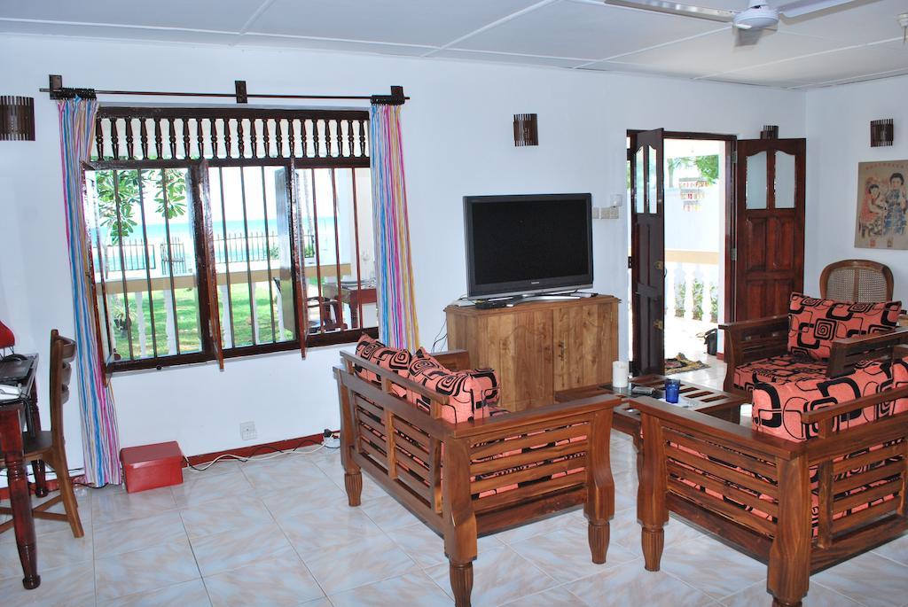 Beach House Mirissa Room photo